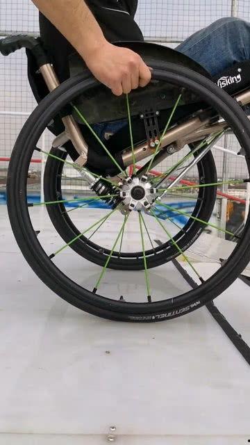 成人减震轮椅怎么用的视频